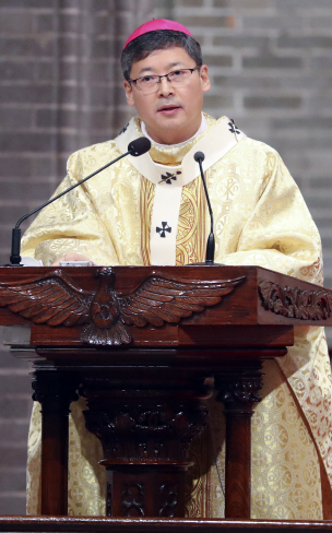 정순택 대주교, 성탄 대축일 밤미사 집전