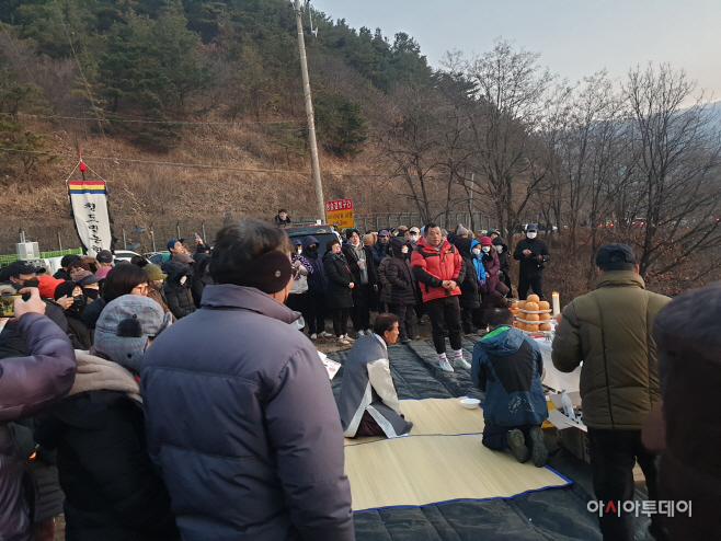 주민자치위원회, 해맞이 행사 천왕재서 열어(3)