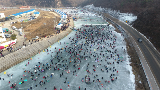 0104-2 4년만에 돌아온 안동 암산얼음축제 28일 개막 (1)
