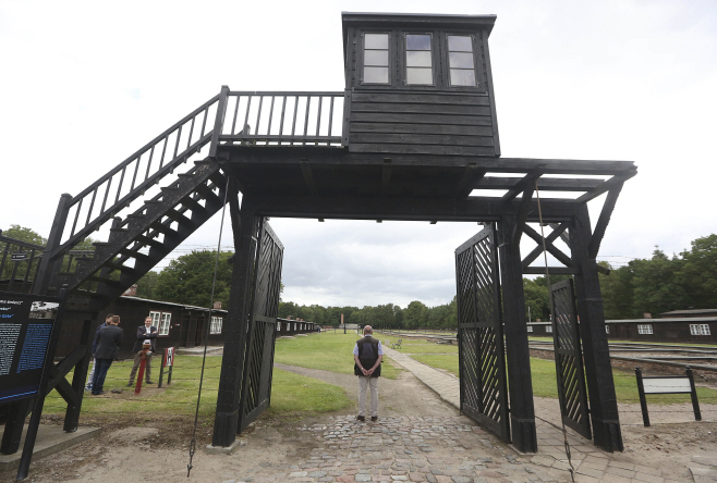 Germany Nazi Trial <YONHAP NO-3172> (AP)