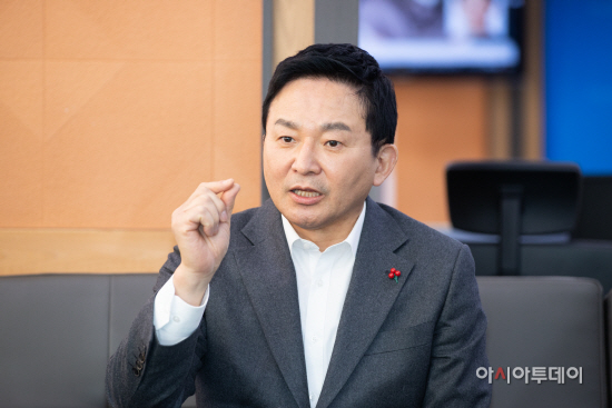 (01.04)_원희룡_장관__기자실_방문_-_01
