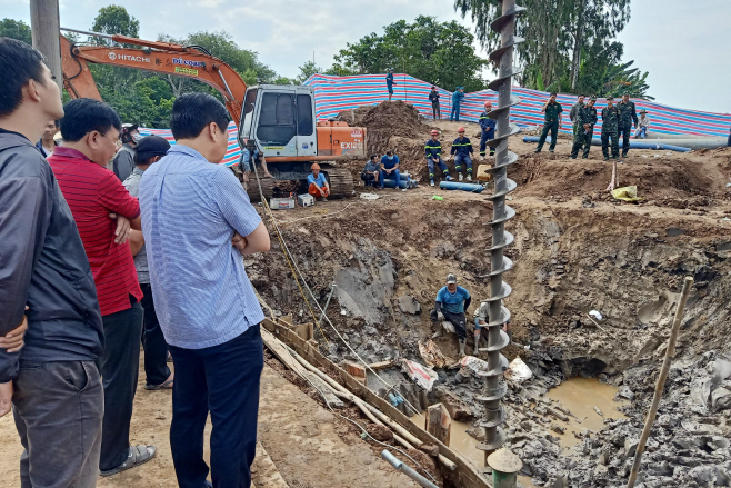 TOPSHOT-VIETNAM-ACCIDENT-CHILDREN <YONHAP NO-0343> (AFP)