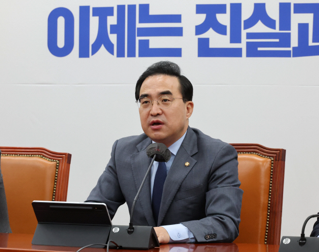 정책조정회의 발언하는 박홍근 원내대표