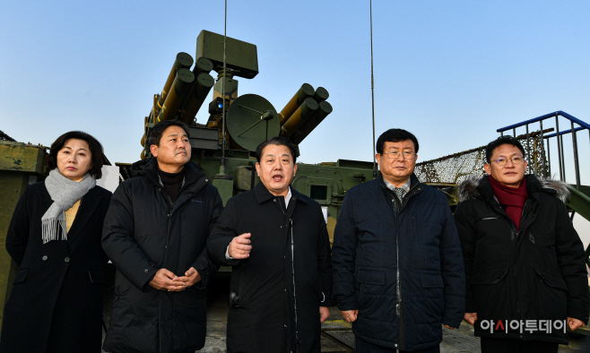 [포토] 브리핑하는 김병주 간사