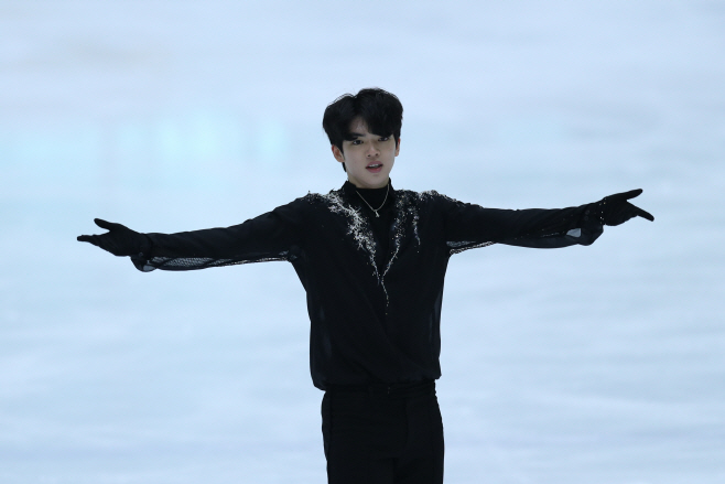 인사하는 차준환<YONHAP NO-2986>