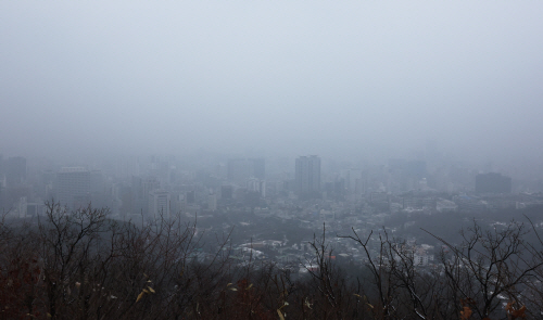 미세먼지에 갇힌 서울<YONHAP NO-2188>