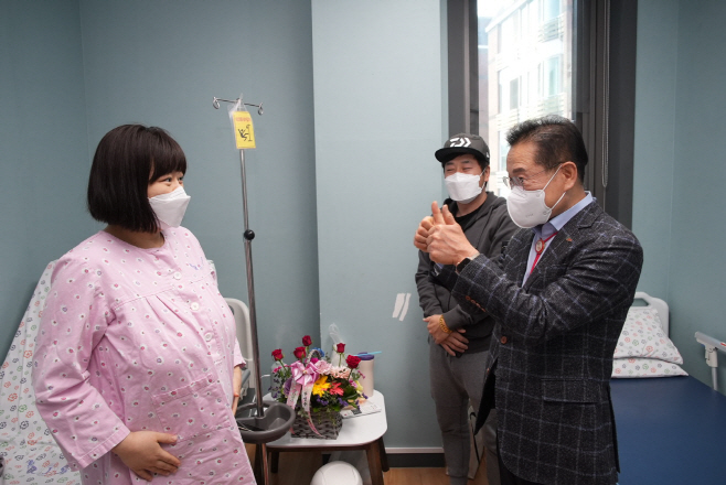 [사진] 영천시 2023 계묘년, 분만산부인과 새해둥이 첫 탄생 축