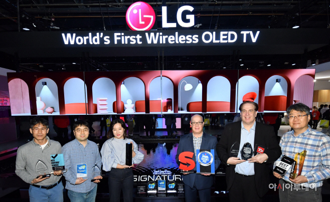 [사진1] LG 올레드 TV, CES 공식 어워드 ‘최고 제품’ 등극
