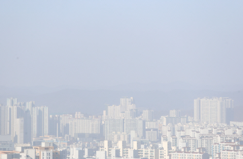 미세먼지에 갇힌 주말<YONHAP NO-1925>
