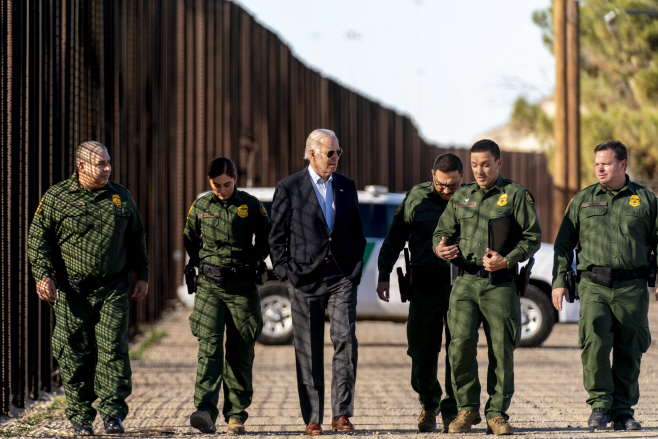 Biden Border <YONHAP NO-1177> (AP)