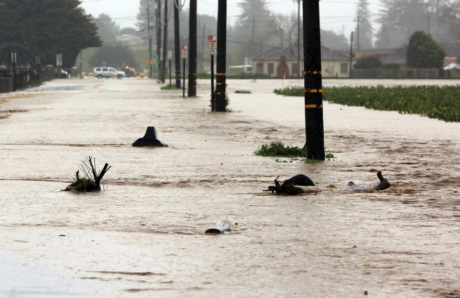 California Storms <YONHAP NO-1996> (AP)