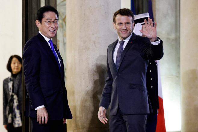 FRANCE-JAPAN-POLITICS-DIPLOMACY <YONHAP NO-0503> (AFP)