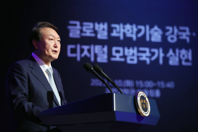 격려사하는 윤석열 대통령