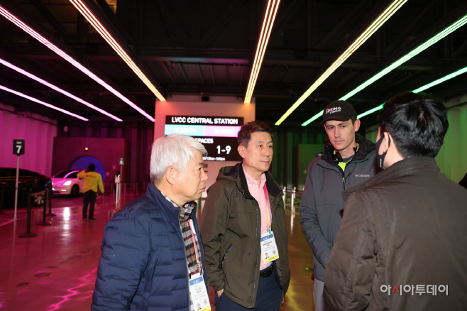 이강덕 포항시장과 백인규 포항시의회 의장이 보링컴퍼니의 기