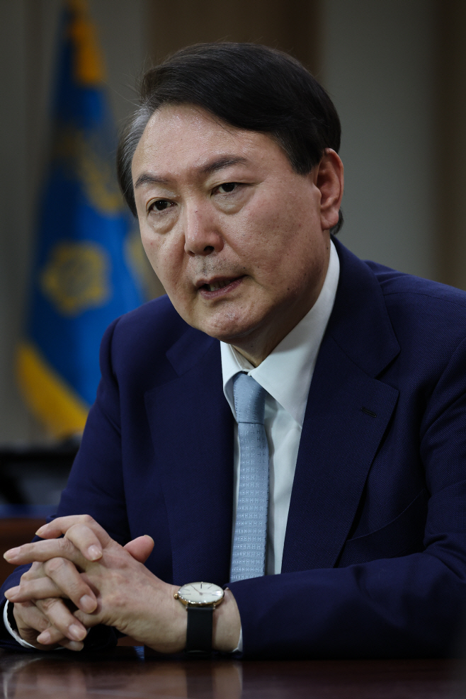 AP통신과 인터뷰하는 윤석열 대통령