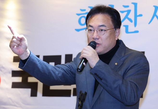 인사말 하는 정진석 비상대책위원장