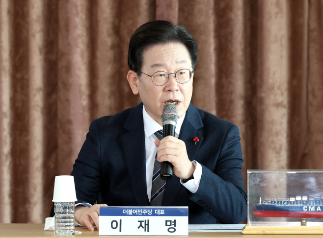 발언하는 이재명 대표