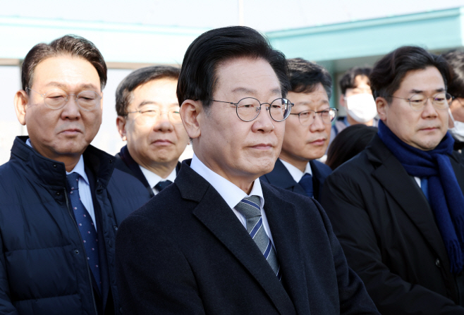 인천 신항 찾은 이재명 대표