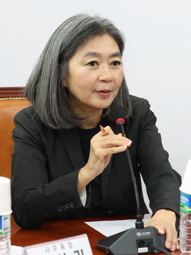 비대위에서 발언하는 김행<YONHAP NO-3376>