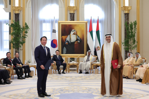 한-UAE 양해각서 체결식 참석한 최태원 회장<YONHAP NO-3700>