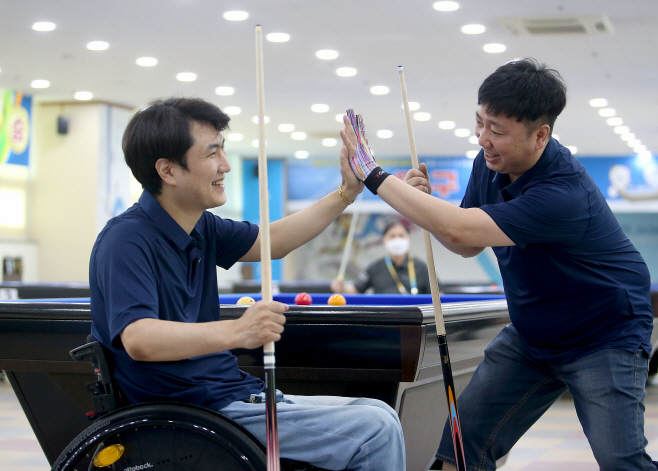 2022년 전국어울림생활체육대축전 당구에 참가한 선수들 모습