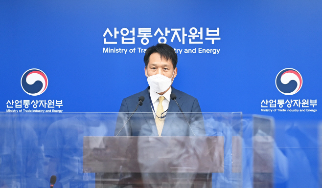 브리핑하는 이상훈 원장