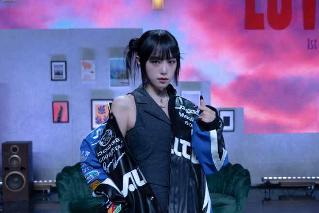 [YENA(최예나) 1ST SINGLE ALBUM [Love War]  (2)