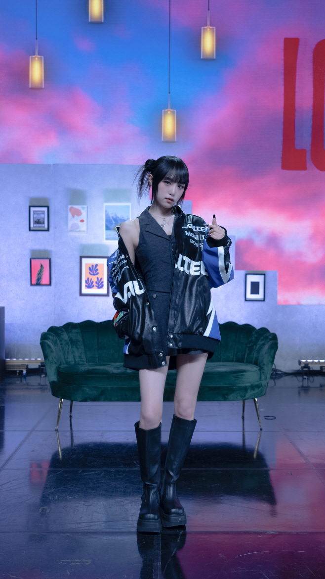 [YENA(최예나) 1ST SINGLE ALBUM [Love War]  (1)