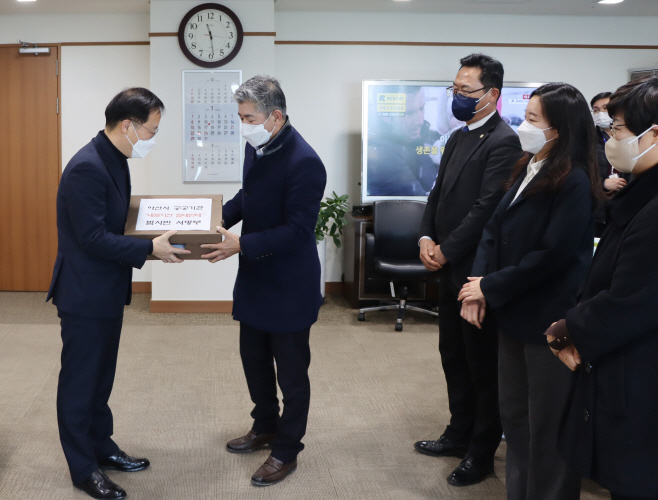 민주당 아산 시도의원 서명부 전달