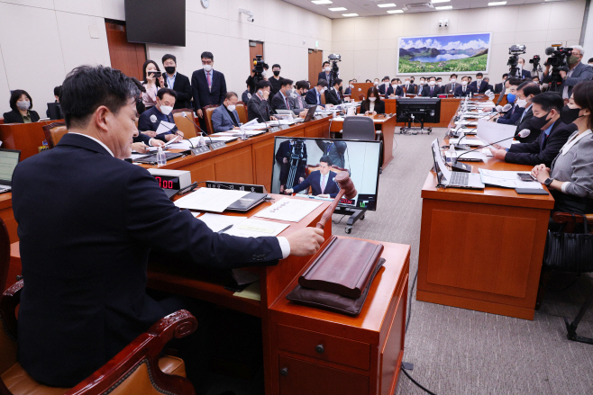 외통위 개회 선언하는 김태호 위원장<YONHAP NO-2907>