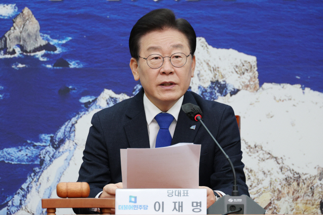 발언하는 이재명 대표