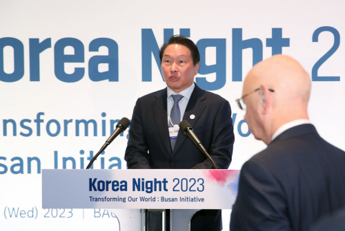 다보스 '한국의 밤' 개회사하는 최태원 회장<YONHAP NO-0877>