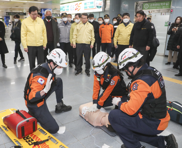 부산불꽃축제, 안전사고 대응훈련<YONHAP NO-4479>