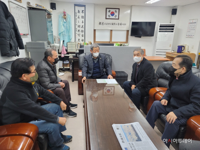 양남유도회방문(우측두번째김한성본부장우측첫번째장정일대외협