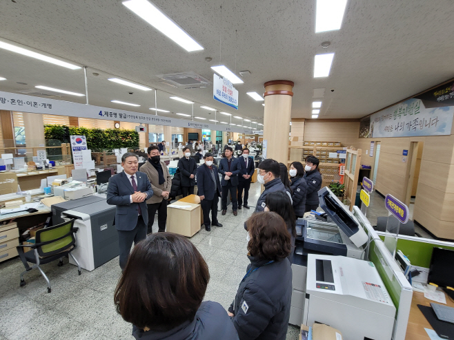 경주시의회, 설맞이 시청직원 격려방문
