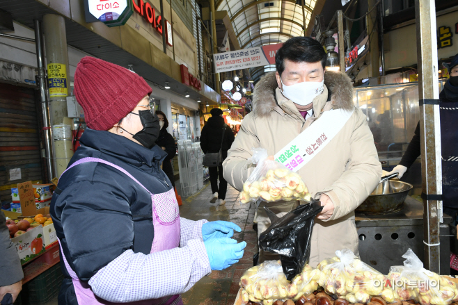 설 맞이‘기관장 전통시장 장보기’