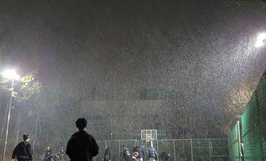 [오늘 날씨] 늦은 밤부터 ‘눈’…“동쪽지역 산불 주의”