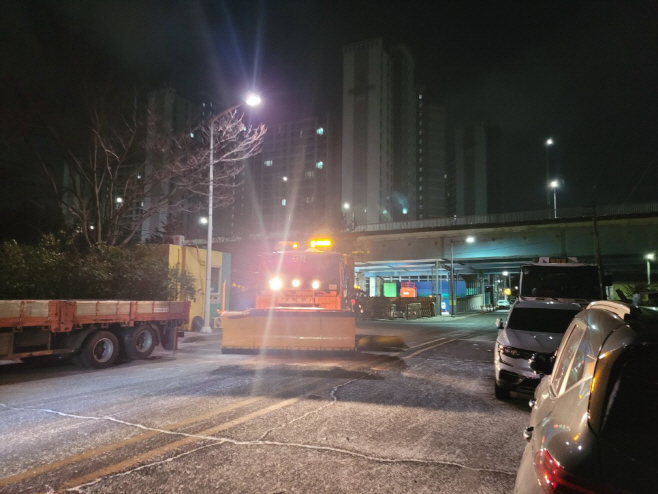 설 연휴 귀경길 대비 제설작업 선제적 추진 (1)