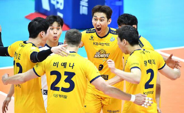 '친정에 26점 맹폭' KB, 대한항공에 5년만 3-0 완승