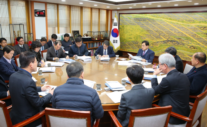 주낙영 경주시장이 실내 마스크 착용 의무 해제 첫 날인 30일