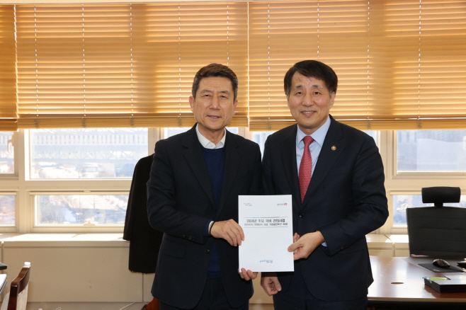 (좌측부터) 이강덕 포항시장, 장영진 산업부 제1차관) 이강덕