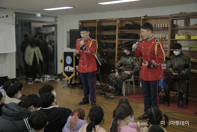 [사진] 육군3사관학교 군악대 장병들이 31일 영천 희망원을 방