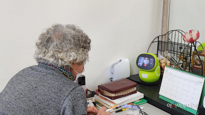 노인 우울관리 케어로봇 확대