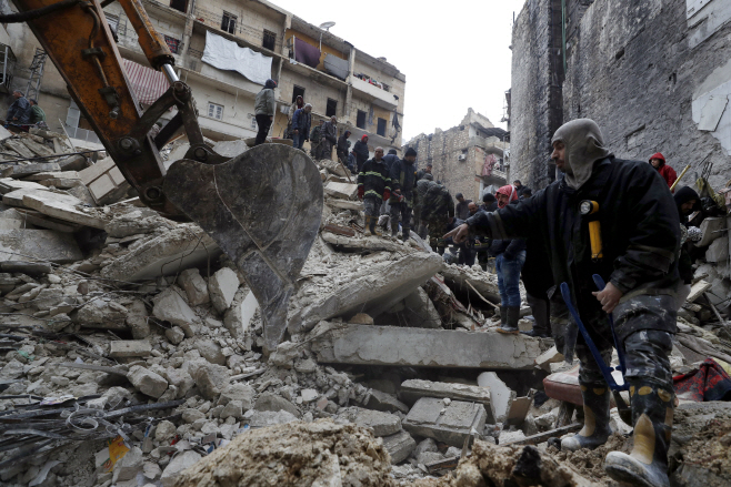 Syria Turkey Earthquake Aleppo's Pain <YONHAP NO-1423> (AP)