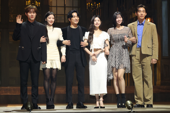 연극 '셰익스피어 인 러브' 주역들<YONHAP NO-2723>