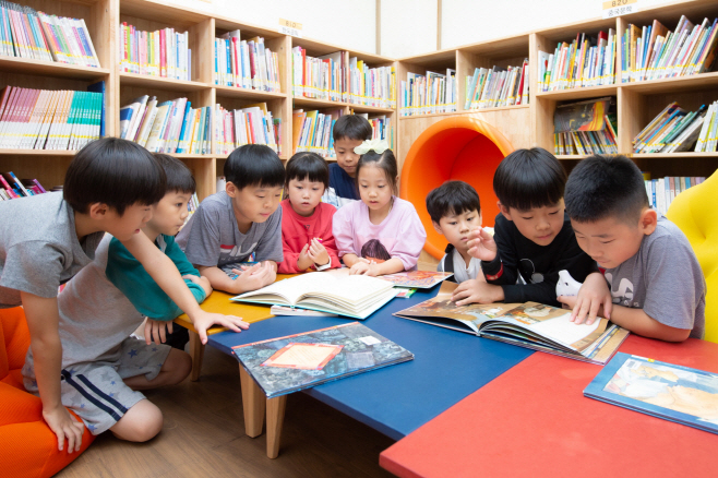 (보도사진1)KB국민은행, 「KB작은도서관」올해도 8곳 개관 예정