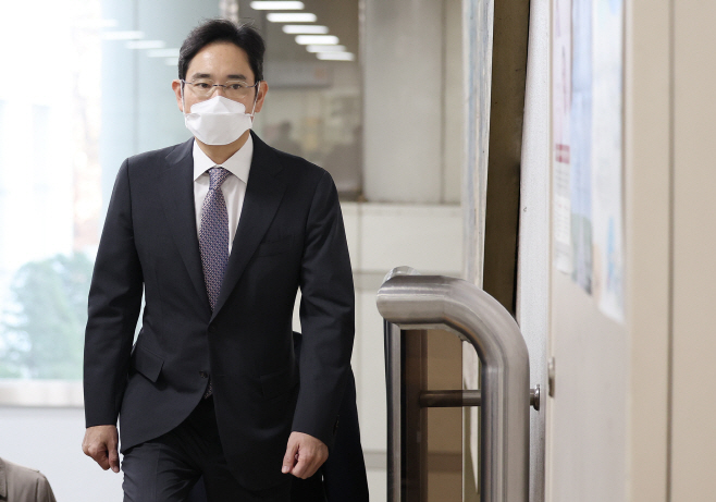 속행공판 출석하는 이재용<YONHAP NO-6571>