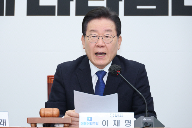최고위 발언하는 이재명 대표