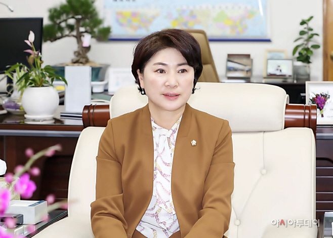 최병일 의장님 인터뷰 사진(1)