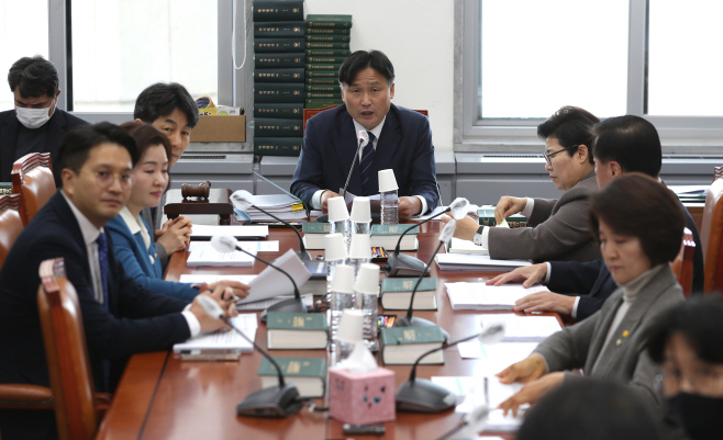 노조법 2·3조 개정 위한 환노위 고용노동법안 심사소위 상정